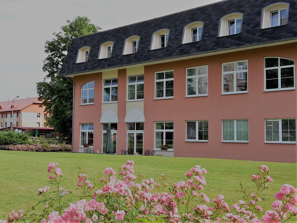 Vzdelavaci Stredisko A Hotel Varnsdorf Exterior photo